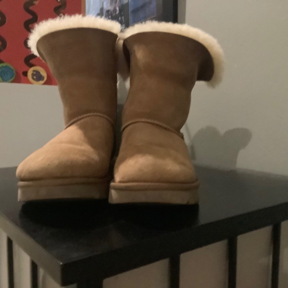 Ugg boots - Picture 1 of 4